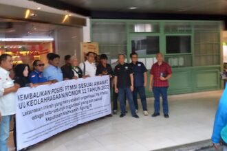 Beberapa pengprov PB PTMSI Menyambangi Kantor KOI di Mal FX Jakpus. Foto/ist