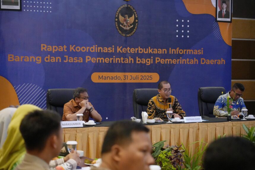 Rapat Koordinasi dan Bimbingan Teknis Keterbukaan Informasi Barang dan Jasa Pemerintah bagi Pemerintah Daerah, di Manado, Sulawesi Utara, Kamis (31/7/2025). Foto: Humas Kemenko Polkam