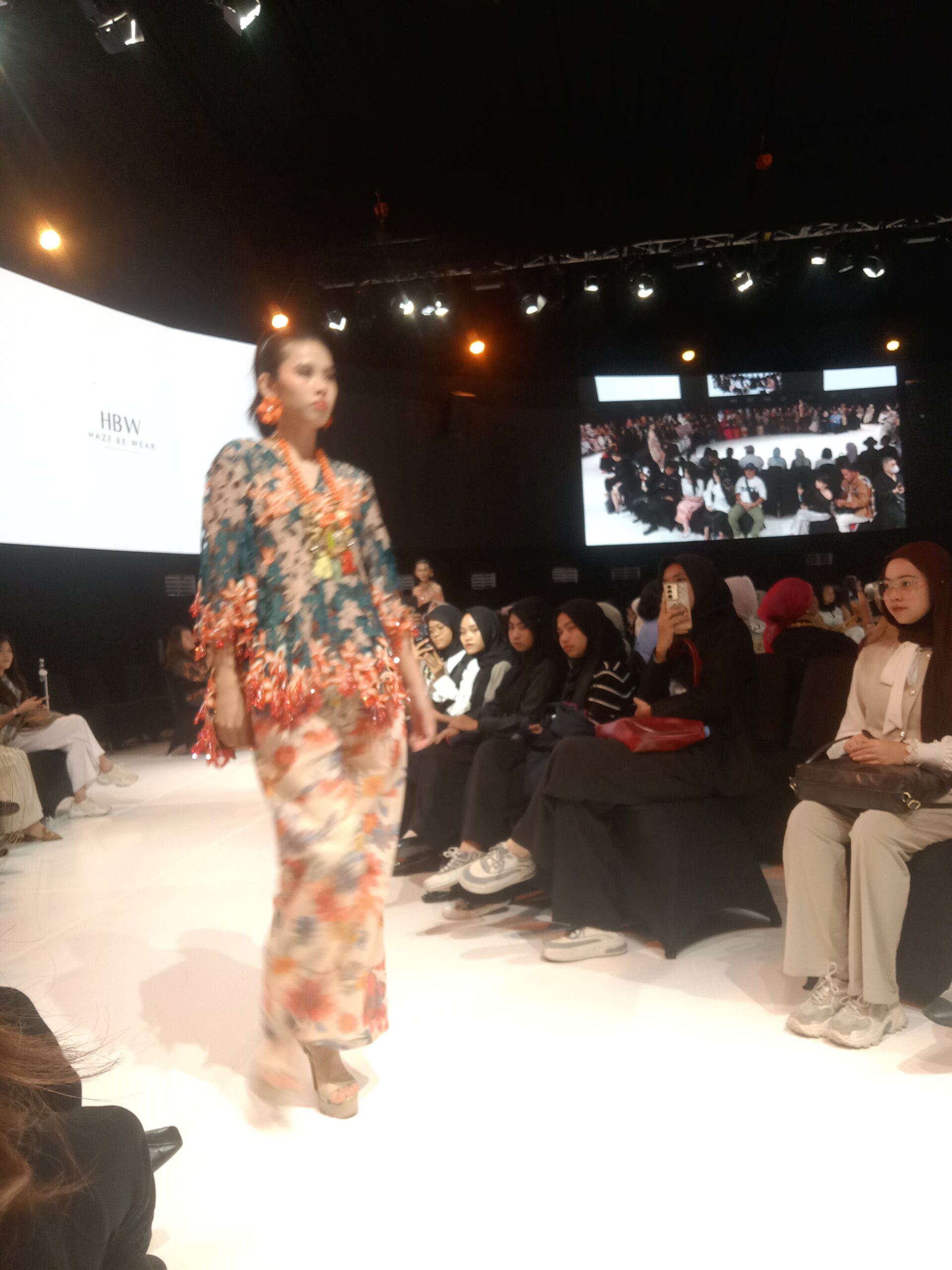 JF3 Fashion Festival 2025:KHAYAE, Yuni Pohan, dan Haze Be Wear Persembahkan Koleksi Penuh Filosofi dan Estetika 2 IMG 20250725 154403 scaled