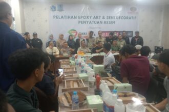 Camat Cipayung Apresiasi Pelatihan Epoxy dan Seni Dekoratif, Semoga Menjadi Wadah Baru Bagi Generasi Muda untuk Menyalurkan Potensi dan Bakat Seni Mereka. Foto/ipol