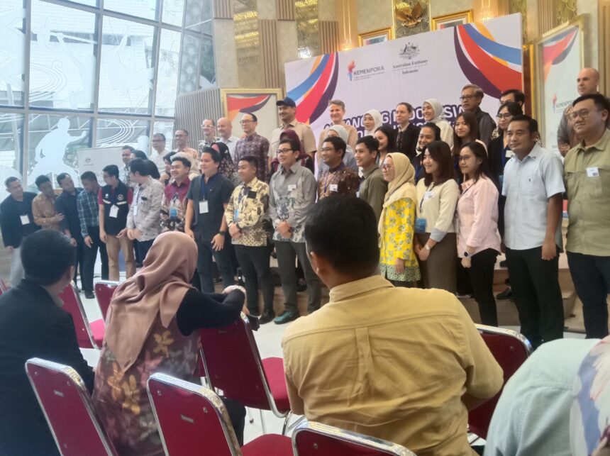 Kementerian Pemuda dan Olahraga Republik Indonesia (Kemenpora) akan mengirimkan 32 orang peserta terpilih untuk mengikuti Program Studi Singkat Australia Awards yang berfokus pada pendidikan industri olahraga. foto/ipol