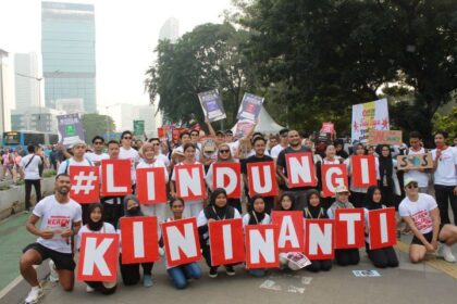 Sejumlah pemuda yang tergabung dalam organisasi Indonesian Youth Council for Tactical Changes (IYCTC) saat mengampanyekan orang muda untuk tidak merokok dalam kegiatan diadakan #LindungiKiniNanti belum lama ini di sejumlah daerah. Foto: Ist