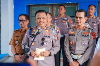 Kepala Korps Lalu Lintas (Kakorlantas) Polri, Irjen Pol Agus Suryonugroho dan jajaran saat menghadiri launching Bhayangkara Presisi Lampung FC di Ditlantas Polda Lampung, Senin (28/7/2025). Foto: Ist