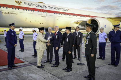 Presiden Prabowo Subianto tiba di Air Base Galeao, Rio de Janeiro, Brasil, Sabtu (5/7/2025). Foto: BPMI Setpres