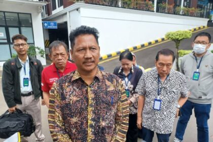 Kuasa hukum 42 warga penghuni Komplek Marinatama Mangga Dua (MMD), Jakarta Utara (Jakut), Subali, saat memberikan keterangan kepada awak media usai persidangan di PTUN Jakarta, Selasa (29/7/2025) siang. Foto: Joesvicar Iqbal/ipol.id