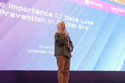 Direktur Utama Telkomsigma Dwi Sulistiani saat memberikan sambutan dalam acara Business Insight "The Importance of Data Loss Prevention (DLP) in Digital Era" pada bulan Juni lalu. Foto: Telkom Indonesia