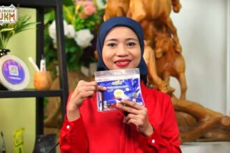 Sri Kustamaji, pemilik Pelita Lumpang Mas, berhasil membuktikan bahwa dengan inovasi, kerja keras, dan dukungan yang tepat, produk tradisional pun bisa menembus pasar modern. Foto: BRI