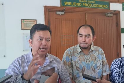 Kuasa hukum PT BAC, Hasudungan Manurung usai menghadiri sidang di PN Jakarta Barat. Foto: ipol.id/tim