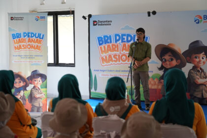 Melalui BRI Peduli selaku payung dari Program Tanggung Jawab Sosial dan Lingkungan (TJSL), BRI mengajak siswa Sekolah Dasar Negeri (SDN) 7 Kota Kulon Garut untuk mengikuti kegiatan argoedukasi di Klaster Usaha Ganitri (Garut Benih Tani Lestari) di Taman Teknologi Pertanian, Kab. Garut, Provinsi Jawa Barat. Foto: Dok BRI