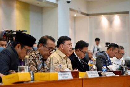 Menko Polkam Budi Gunawan saat mengikuti rapat kerja di Badan Anggaran DPR RI di Gedung DPR RI pada Senin (7/7/2025). Foto: Kemenko Polkam