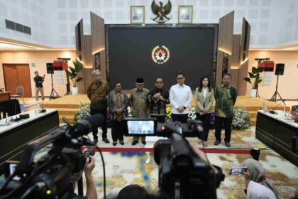 Menteri Kesehatan Budi Gunadi Sadikin seusai Rapat Tingkat Menteri tentang Cek Kesehatan Gratis di kantor Kementerian PMK, Jakarta. Foto: Kemensos