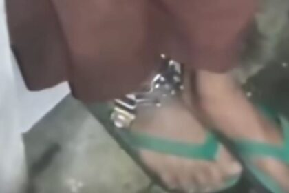 Dmpat anak ditemukan dirantai oleh seorang lansia di Boyolali, Jawa Tengah. Foto: Tangkap layar IG @benrame26