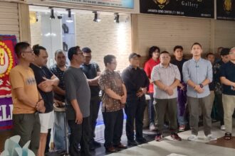 Syukuran HUT ke-2 Asosiasi Kecubung Amethyst Indonesia (AKAMI) di Pasar Rawa Bening, Jatinegara, Jakarta Timur, Minggu (13/7/2025). Hadir Dirjen Perindustrian Kementerian Perindustrian, Rudi Sinaga, Gemolog AGLI Pasar Rawa Bening, Agustono, Ketua AKAMI, Chaerullah, perwakilan Puspacakra, Afandi, dan Kepala Pasar Rawa Bening, Ahmad Subhan. Foto: Ist