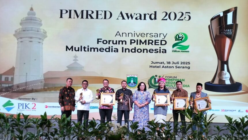Para tokoh mendapat penghargan Pimred Award 2025. Foto: Ist