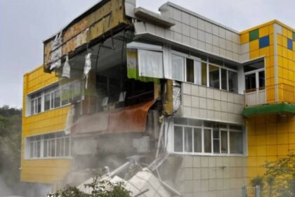 Kerusakan akibat gempa di Petropavlovsk-Kamchatsky, Kamchatka Krai, Rusia, Rabu (30/7/2025). Foto: X