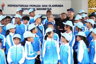 Menpora Dito Ariotedjo memberi semangat kepada pemain dari tiga tim asal Indonesia yang akan berpartisipasi pada ajang Gothia Cup 2025 di Swedia, 13 hingga 19 Juli mendatang.(foto:Herry/kemenpora.go.id)