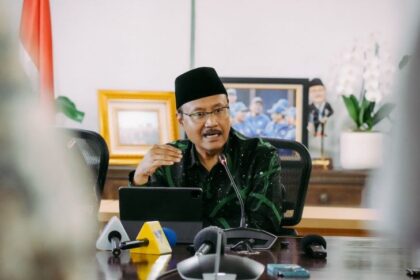 Menteri Sosial Saifullah Yusuf (Gus Ipul) dalam konferensi pers di Ruang Rapat Menteri, Kantor Kemensos Jakarta,
