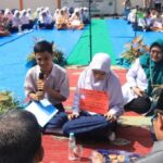 Dua murid madrasah Difabel tengah melantunkan ayat-ayat Al-Qur’an.
