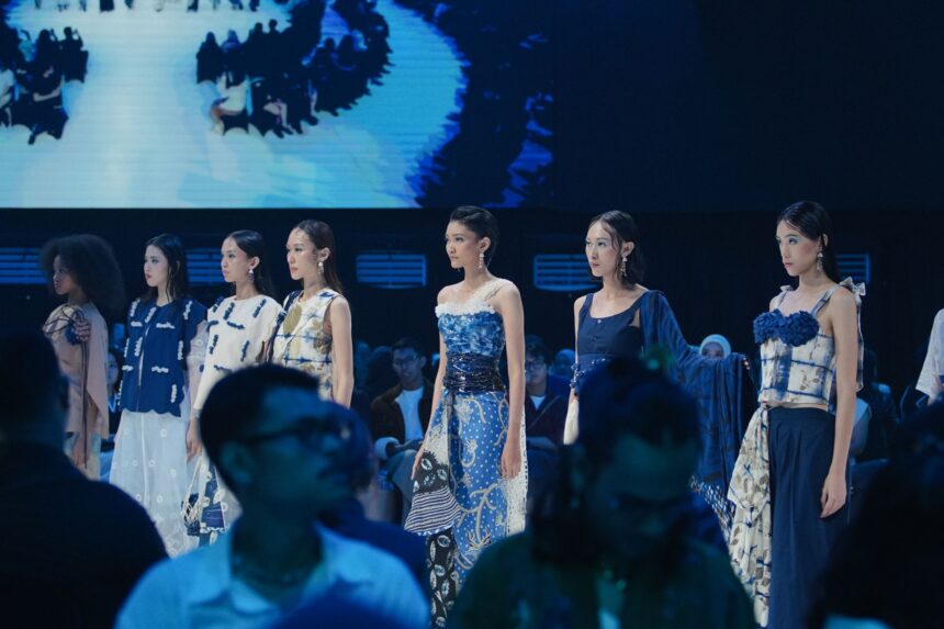 Luncurkan Koleksi “DEBUR, ” di JF3 2025: Eksplorasi Tekstil Kontemporer Terinspirasi Ombak dan Buih Pantai