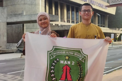 Nadine Hardina Fara (kelas XI-5) dan Sultan Danish Chrisetya Putra (kelas XI-7), siswa MAN 2 Kudus. Foto: Kemenag