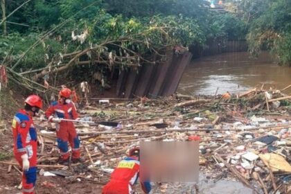 Penemuan mayat tanpa kepala di Kali Ciliwung. Foto: Ist
