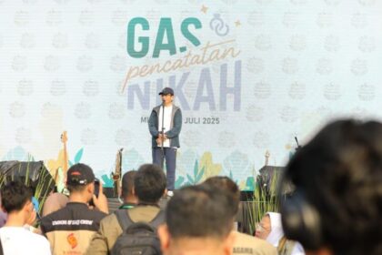 Menag Nasaruddin Umar mengingatkan masyarakat Indonesia untuk tidak terbawa arus budaya Barat dalam urusan pernikahan. Foto: Kemenag