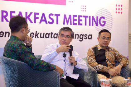 Menaker Yassierli dalam Forum Executive Breakfast Meeting (EBM) Seri III yang diselenggarakan Ikatan Alumni Fakultas Ilmu Komunikasi Universitas Padjadjaran (IKA FIKOM UNPAD) di Jakarta.