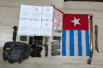 Satgas Gabungan TNI menyita barang bukti dari dua komandan OPM yang ditindak. Foto: Mabes TNI