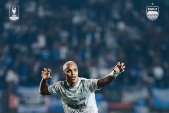 Anak asuh Bojan Hodak akhirnya membuka kebuntuan di menit ke-66 melalui sepakan jarak jauh yang dilepaskan Wiliam Marcilio. Persib 1-Dewa United 0. Foto: X.com Persib Bandung