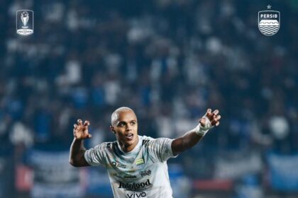 Anak asuh Bojan Hodak akhirnya membuka kebuntuan di menit ke-66 melalui sepakan jarak jauh yang dilepaskan Wiliam Marcilio. Persib 1-Dewa United 0. Foto: X.com Persib Bandung