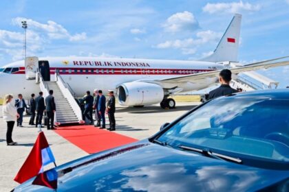 Presiden Prabowo Subianto, tiba di Bandar Udara Brussel, Sabtu (12/7/2025). Foto: BPMI Setpres