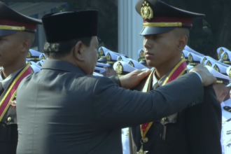 Presiden Prabowo Subianto melantik perwira muda TNI-Polri, di Istana Kepresidenan Jakarta, Rabu (23/3/2025). Foto: humas polri