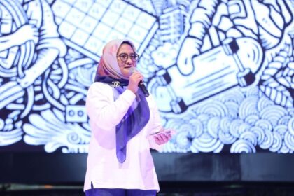 Direktur Utama Telkom Dian Siswarini saat memberikan sambutan pada acara syukuran Hari Ulang Tahun (HUT) ke-60 Telkom, di Telkom Landmark Tower, Jakarta, pada Senin (7/7/2025). Foto: Telkom Indonesia