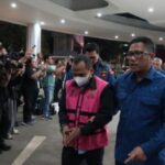alah satu dari sembilan tersangka baru korupsi minyak mentah yang ditahan oleh Kejaksaan Agung. Foto: Yudha Krastawan/ipol.id