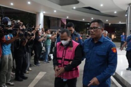 alah satu dari sembilan tersangka baru korupsi minyak mentah yang ditahan oleh Kejaksaan Agung. Foto: Yudha Krastawan/ipol.id