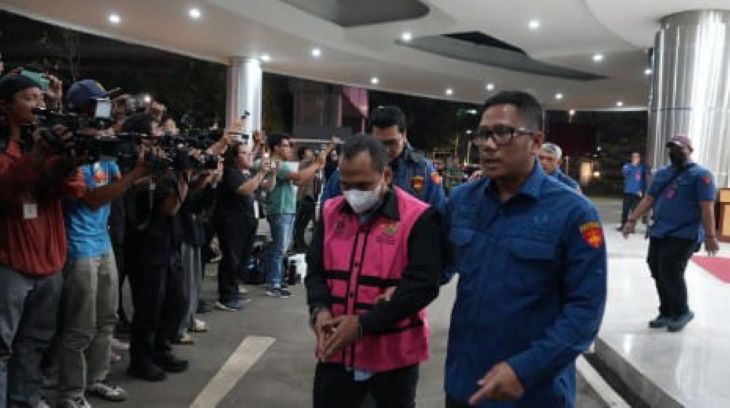 alah satu dari sembilan tersangka baru korupsi minyak mentah yang ditahan oleh Kejaksaan Agung. Foto: Yudha Krastawan/ipol.id