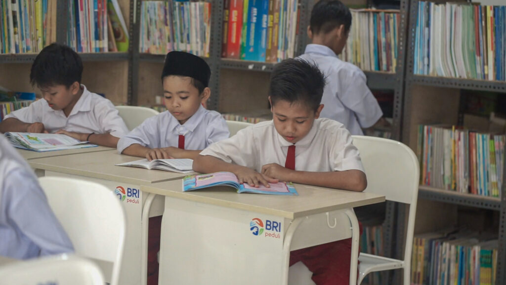 Dorong Peningkatan Kualitas Pendidikan di Indonesia, BRI Salurkan Bantuan Beasiswa bagi Pelajar 2 00083ee4 df98 417a bae8 93aa9ee7192c