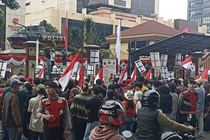 Front Mahasiswa Maluku Utara Pro Warga Maba Sangaji (Format-Praga)i berunjuk rasa di Mabes Polri, Jumat (8/8/2025). Foto: Ist