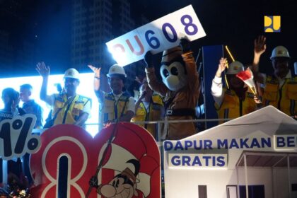 Kementerian PU turut serta dalam karnaval dalam meriahkan kemerdekaan ke-80 RI. Foto: Kementerian PU