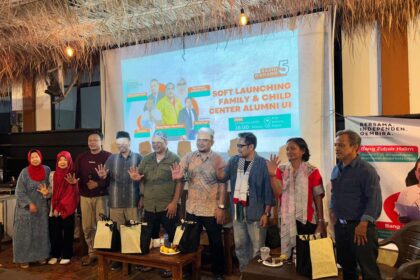 Soft launching Family and Child Center di Kafe Kopi Kobong, Limo, Depok, yang diikuti calon Ketum ILUNI UI nomor urut 5 Rapin Mudiardjo, belum lama ini.
