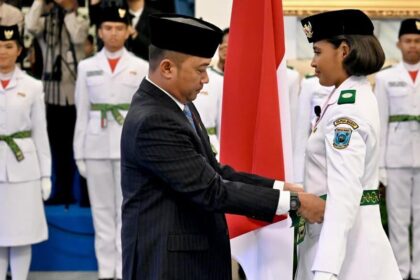 Pengukuhan anggota Paskibraka Nasional tahun 2025 di Istana Negara, Jakarta, Sabtu (16/8/2025). Foto: BPMI Setpres