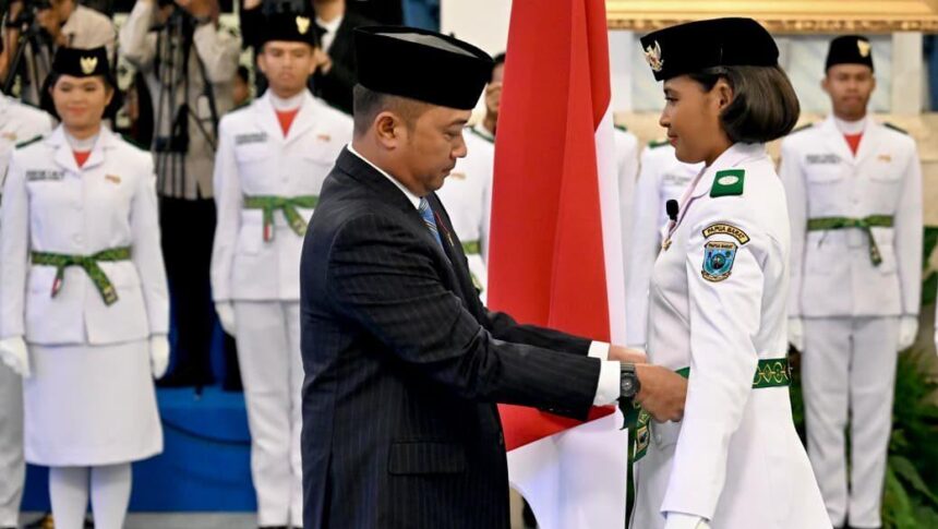 Pengukuhan anggota Paskibraka Nasional tahun 2025 di Istana Negara, Jakarta, Sabtu (16/8/2025). Foto: BPMI Setpres