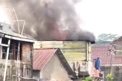 Kebakaran di Kelurahan Cibubur, Kecamatan Ciracas, Jakarta Timur, Senin (25/8/2025). Foto: Ist