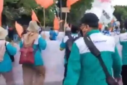 Massa aksi di depan gedung DPR RI. Foto: Ist