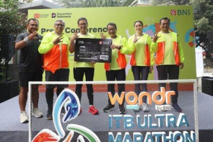 BNI mengenalkan beragam inovasi keuangan inklusif dalam acara Community Run yang digelar di kawasan Car Free Day Sudirman, Jakarta, pada Minggu (24/8/2025) sebagai rangkaian pra-event menuju ajang utama wondr ITB Ultra Marathon 2025. Foto: Dok BNI