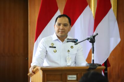 Kepala Kantor Imigrasi Jakarta Selatan, Bugie Kurniawan dalam kegiatan Sosialisasi Desa Binaan Imigrasi bertempat di Aula Kantor Kecamatan Tebet, Jakarta Selatan (Jaksel), Kamis (28/8/2025). Foto: Ist