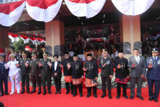 Ketua DPRD Provinsi DKI Jakarta Khoirudin mengikuti Upacara Peringatan HUT ke-80 Kemerdekaan Indonesia di Halaman Balaikota DKI Jakarta. (dok. Sekretariat DPRD Provinsi DKI Jakarta)