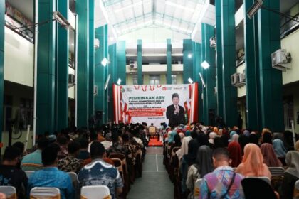 Menag Nasaruddin Umar saat memberikan pembinaan kepada ASN di Kanwil Kemenag Provinsi Sumut. Foto: Kemenag