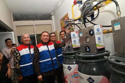 Komisaris Utama Pertamina Mochamad Iriawan saat mengunjungi RSUP Hasan Sadikin Bandung. Foto: Dok Pertamina