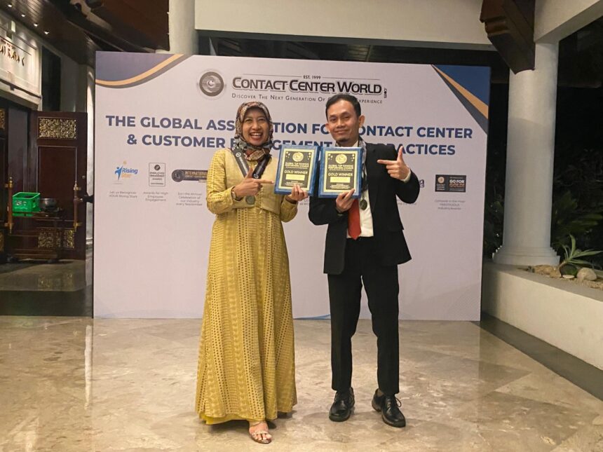 General Manager Health Care Service AdMedika Sri Sumari (kiri) dan Assistant Manager Care AdMedika Dwi Hajar Siswantoro (kanan) pada ajang internasional Contact Center World 20th Annual Asia Pacific Next Generation Contact Center & CX Best Practices Conference di The Laguna Resort & Spa, Bali, 21–25 Juli 2025. Foto: Telkom Indonesia